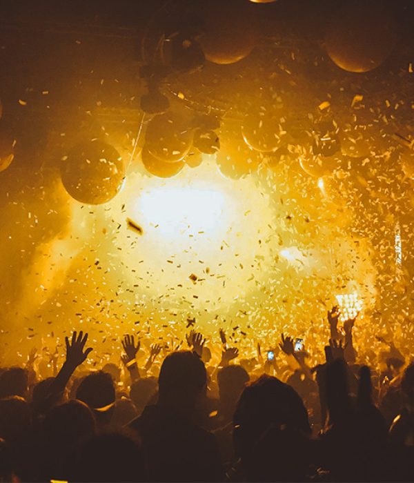 people-partying-confetti-cannons-nightlife-music-c-XTQJBE8.jpg
