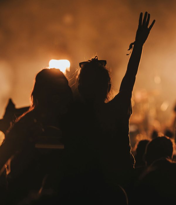 two-woman-in-the-crowd-at-a-music-festival-ZRNNQ2Ltwo-woman-in-the-crowd-at-a-music-festival-ZRNNQ2L.jpg